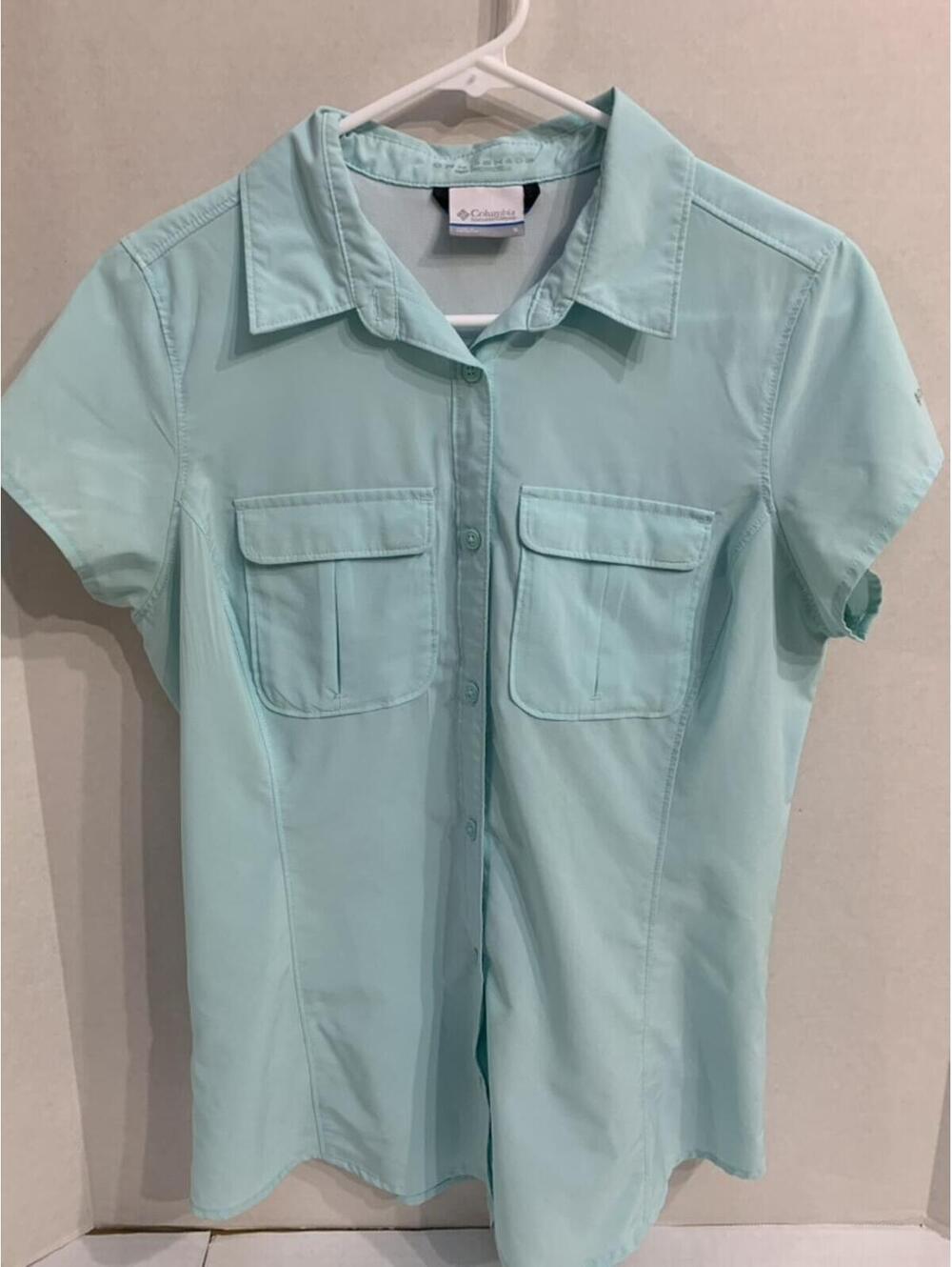 Columbia Womans Size Small Pale Blue Outdoor Button Down Shirt Top